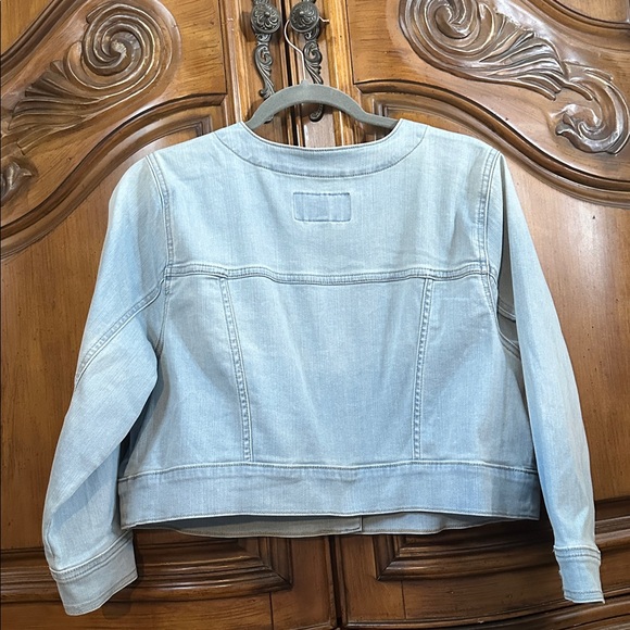 Torrid Like NEW Light Wash Cropped Collarless 3/4 sleeve Jean Jacket Medium - Picture 8 of 11